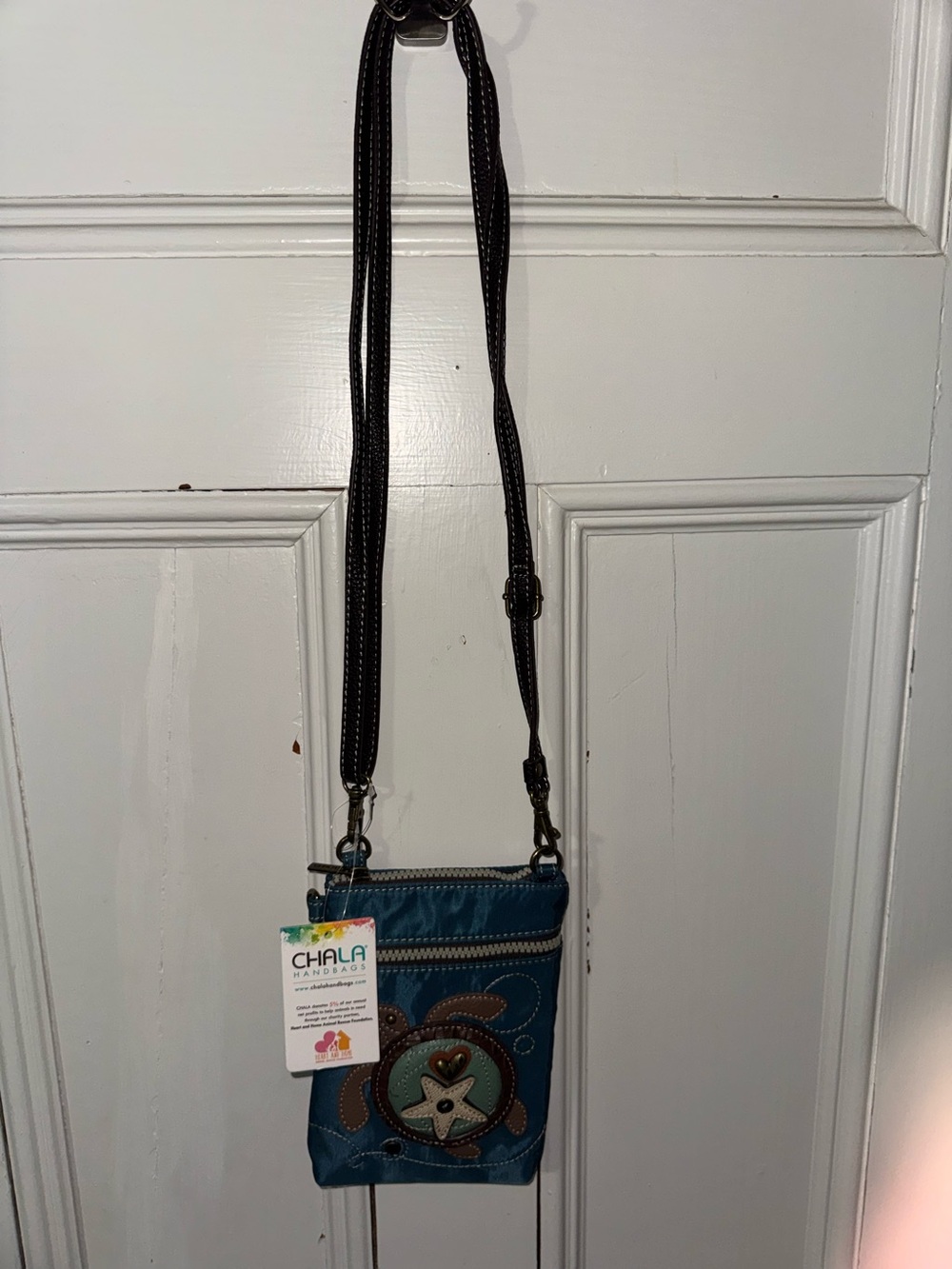 Chala Turtle Venture Crossbody Bag NEW - Picture 2 of 9